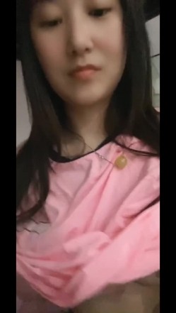 艺校毕业漂亮美女丝模雨馨宾馆被摄影师潜规则透明丝袜大屁股是个大排量的好车 截图6