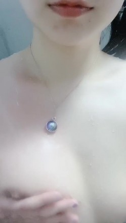 艺校毕业漂亮美女丝模雨馨宾馆被摄影师潜规则透明丝袜大屁股是个大排量的好车 截图7