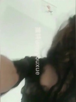【极品泄密】推特经典大V 分享女友潇潇 站内未流出福利 截图14