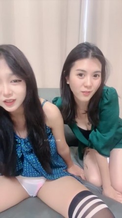 【月婵】 开启淫乱大趴 除了之前的小伊 月婵 云宝 还有漂亮新人小冉加入 随心所欲随便交换淫乱现场堪比拍摄AV 截图2