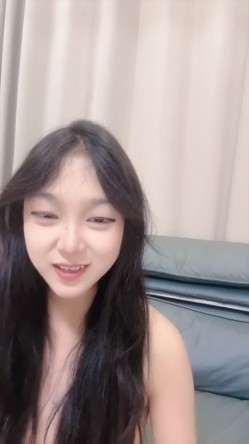 【月婵】 开启淫乱大趴 除了之前的小伊 月婵 云宝 还有漂亮新人小冉加入 随心所欲随便交换淫乱现场堪比拍摄AV 截图6