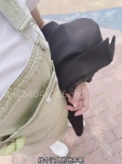 原创海角大神【妹妹的第一次给了我】付费钻石贴！各种野战，妹妹和男友开视频 截图7