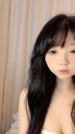 萌萌哒可爱校花学妹【嗯嗯嗯啊】完美咪咪！~小粉穴无污染~看这眼神，你扛得住？？ 截图5