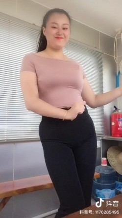 抖音少妇【LOVE】金主定制流出,大单掰穴，跳广场舞，喜欢少妇嫂子的必入 截图5