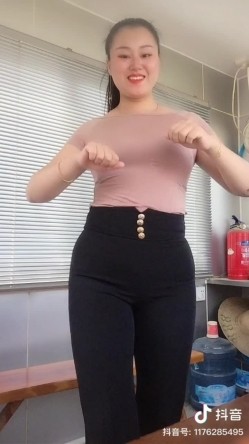 抖音少妇【LOVE】金主定制流出,大单掰穴，跳广场舞，喜欢少妇嫂子的必入 截图6