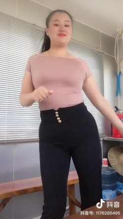 抖音少妇【LOVE】金主定制流出,大单掰穴，跳广场舞，喜欢少妇嫂子的必入 截图9
