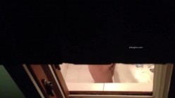 【浴室偷拍】私房最新流出 大学寝室偷拍多位女生洗澡怼脸拍被发现 截图7