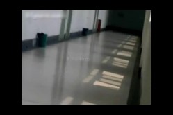 【门事件】三峡大学逸夫楼楼顶门事件 一对学生情侣公然在楼顶野战被拍 上演活春宫 截图16