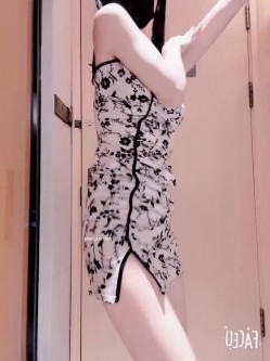 《最新 精品 福利》 青春无敌 超高人气极品眼镜小姐姐旺仔桃叽私人定制各种潮流BGM裸舞白虎逼饱满大奶乱颤很顶 截图7
