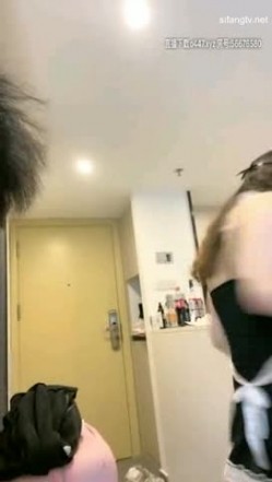 三个美女并排翘美臀后入啪啪猛操 大长腿模特级女神啪啪口爱轮操美鲍浪穴 截图2