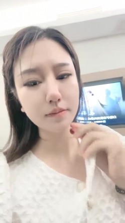 还在哺乳期，清秀美人妻，【庄青莼】，挤出奶水自己尝尝，无套内射，生过娃的女人已经彻底放开了 截图4