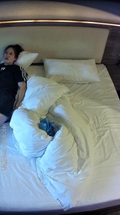 老板娘年轻貌美身材绝佳，实乃人妻之最口了近二十分钟，发出阵阵诱人的抽吸声~中途貌似老板打来电话 截图1