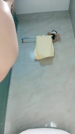 白丝高跟露脸校花女神小懒猫深夜激情，撩骚互动狼友脱光光，浴室揉奶玩逼自己抠到高潮喷水，淫声荡语不断 截图11