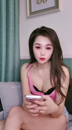 【莜优】长发飘飘颜值超极品妹子 扳开逼逼 里面肉肉一动一动真诱人 截图2