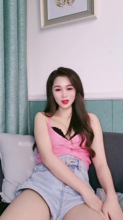 【莜优】长发飘飘颜值超极品妹子 扳开逼逼 里面肉肉一动一动真诱人 截图7