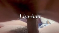 顶级性感尤物女神【LisaAnn】群P淫乱盛宴，绿帽老公带小母狗娇妻体验多跟肉棒的快感 被干的哭腔呻吟 极度淫骚 截图14