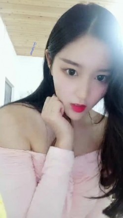 露脸才是王道！高颜长腿极品身材外围绿茶婊【琳琳子】福利~洗澡紫薇足交啪啪你的女神有钱人的母狗 截图1