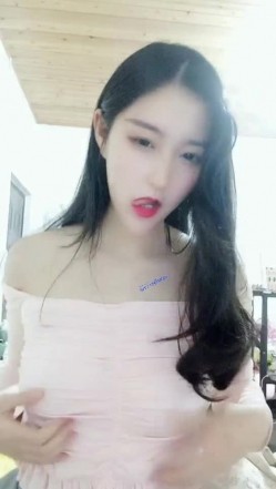 露脸才是王道！高颜长腿极品身材外围绿茶婊【琳琳子】福利~洗澡紫薇足交啪啪你的女神有钱人的母狗 截图3