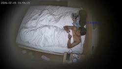 酒店偷拍大学生情侣眼镜男和模特身材女友轮流上位妹子撅起屁股让男友拍照分享 截图4