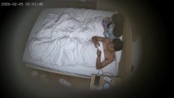 酒店偷拍大学生情侣眼镜男和模特身材女友轮流上位妹子撅起屁股让男友拍照分享 截图6