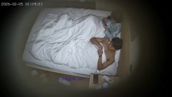 酒店偷拍大学生情侣眼镜男和模特身材女友轮流上位妹子撅起屁股让男友拍照分享 截图9
