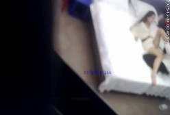 天眼酒店偷拍 ️模特身材颜值美女被猥琐舔狗男窥穴抱到沙发上玩弄还被无套内射 截图1