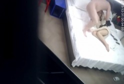 天眼酒店偷拍 ️模特身材颜值美女被猥琐舔狗男窥穴抱到沙发上玩弄还被无套内射 截图2