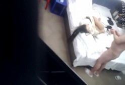 天眼酒店偷拍 ️模特身材颜值美女被猥琐舔狗男窥穴抱到沙发上玩弄还被无套内射 截图4