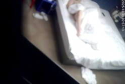 天眼酒店偷拍 ️模特身材颜值美女被猥琐舔狗男窥穴抱到沙发上玩弄还被无套内射 截图14