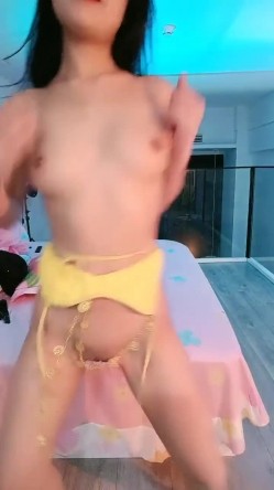 最新极品身材性感美少女【白羊座】露脸私拍裸舞身材爆炸各种热门BGM情趣搔首弄姿抖奶顶胯电臀 截图7