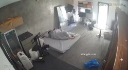 黑客破解家庭网络摄像头偷拍住毛坯房的年轻情侣疯狂做爱有时一天做爱几次 截图2