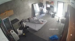 黑客破解家庭网络摄像头偷拍住毛坯房的年轻情侣疯狂做爱有时一天做爱几次 截图3