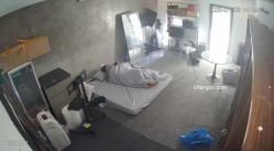 黑客破解家庭网络摄像头偷拍住毛坯房的年轻情侣疯狂做爱有时一天做爱几次 截图5