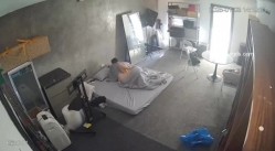 黑客破解家庭网络摄像头偷拍住毛坯房的年轻情侣疯狂做爱有时一天做爱几次 截图10