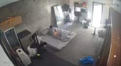 黑客破解家庭网络摄像头偷拍住毛坯房的年轻情侣疯狂做爱有时一天做爱几次 截图11