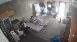 黑客破解家庭网络摄像头偷拍住毛坯房的年轻情侣疯狂做爱有时一天做爱几次 截图12