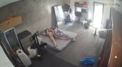 黑客破解家庭网络摄像头偷拍住毛坯房的年轻情侣疯狂做爱有时一天做爱几次 截图14