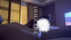 专泡良家大神『LILILICOLE』翘臀骚货一边穿着高跟黑丝一边女上摇摆，只需躺着据能享受全自动炮架服务 截图4