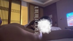 专泡良家大神『LILILICOLE』翘臀骚货一边穿着高跟黑丝一边女上摇摆，只需躺着据能享受全自动炮架服务 截图5