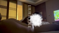 专泡良家大神『LILILICOLE』翘臀骚货一边穿着高跟黑丝一边女上摇摆，只需躺着据能享受全自动炮架服务 截图6