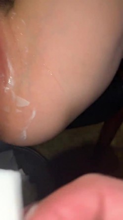 震撼全网露脸反差婊体验各种虐阴虐肛玩法花样多，吃屎喝尿啪啪生殖器各种操作 截图5