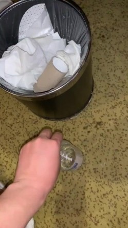 震撼全网露脸反差婊体验各种虐阴虐肛玩法花样多，吃屎喝尿啪啪生殖器各种操作 截图12