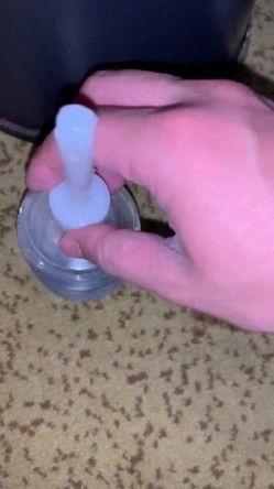 震撼全网露脸反差婊体验各种虐阴虐肛玩法花样多，吃屎喝尿啪啪生殖器各种操作 截图13