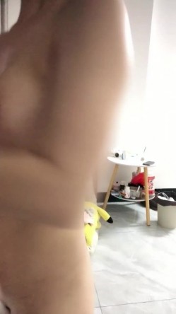 重庆28岁小少妇，真实良家居家【好吃半兽人】素颜美女真漂亮，一对美乳圆润坚挺，小逼逼也挺粉 截图14