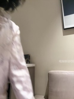 ️极品反差甜妹【lucy2027】表情非常可爱的学生妹趁着没人在教室和厕所自慰 截图3