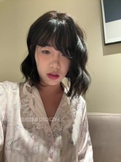 ️极品反差甜妹【lucy2027】表情非常可爱的学生妹趁着没人在教室和厕所自慰 截图5