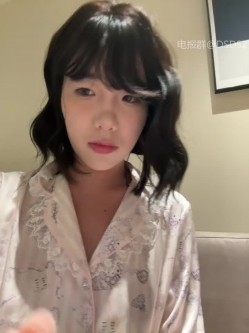 ️极品反差甜妹【lucy2027】表情非常可爱的学生妹趁着没人在教室和厕所自慰 截图6