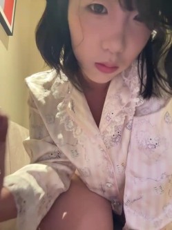 ️极品反差甜妹【lucy2027】表情非常可爱的学生妹趁着没人在教室和厕所自慰 截图7