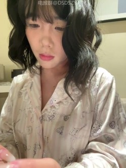 ️极品反差甜妹【lucy2027】表情非常可爱的学生妹趁着没人在教室和厕所自慰 截图14