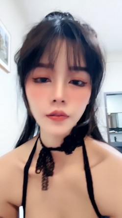 最新收费分享，极品身材，高颜值女菩萨【墨迹】福利，连体黑丝口球唾液拉丝爆插喷水 截图16